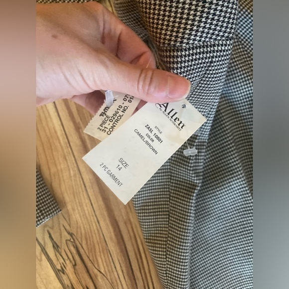 Allen by Allen Schwartz 2 pc suit womens 14 NWT Carmel/brown gold sequence on - Picture 4 of 10